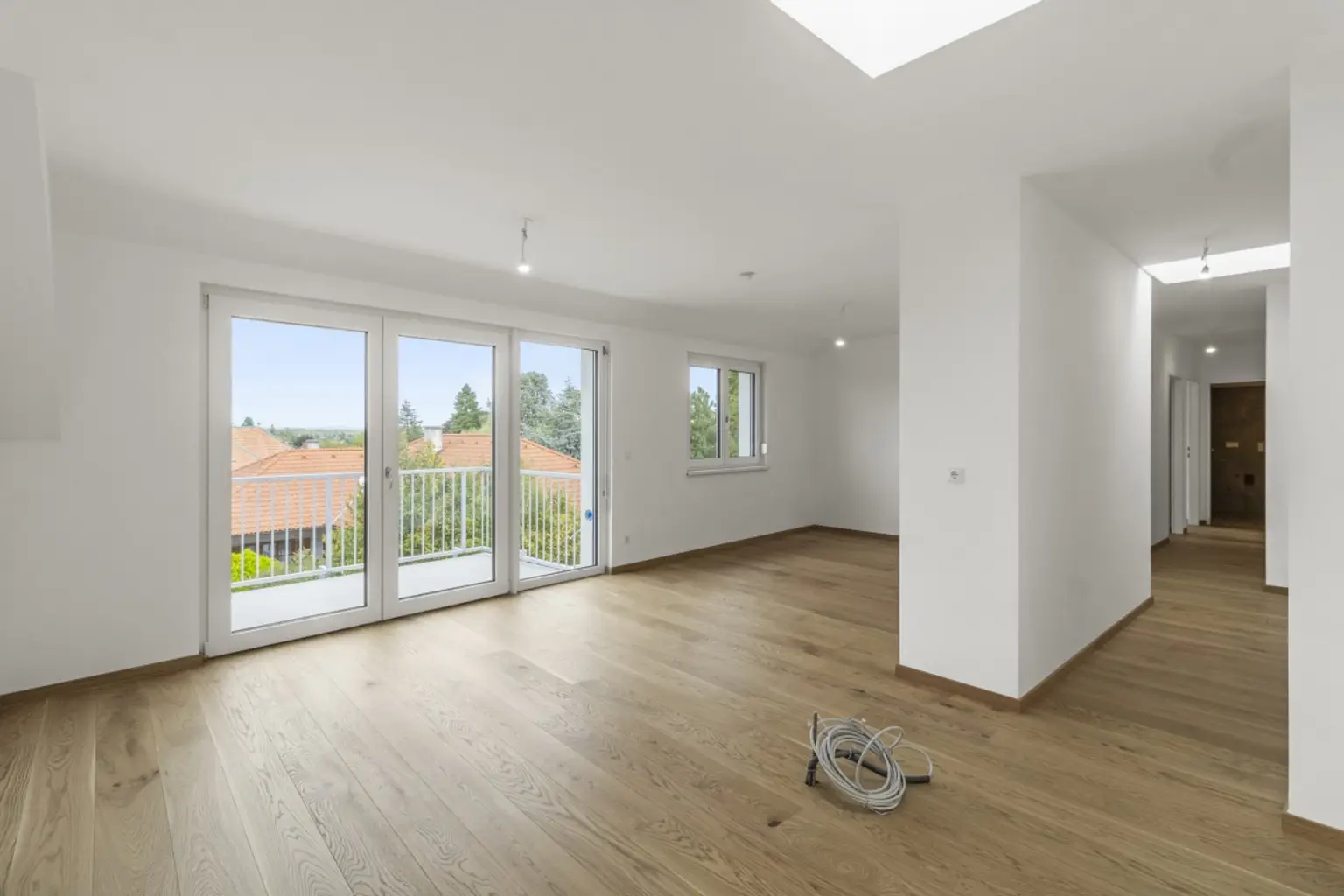 E | ++ EXKLUSIV++ Dachgeschoss mit VIER Zimmern & ZWEI Balkonen ++ | Prima Service Immobilien