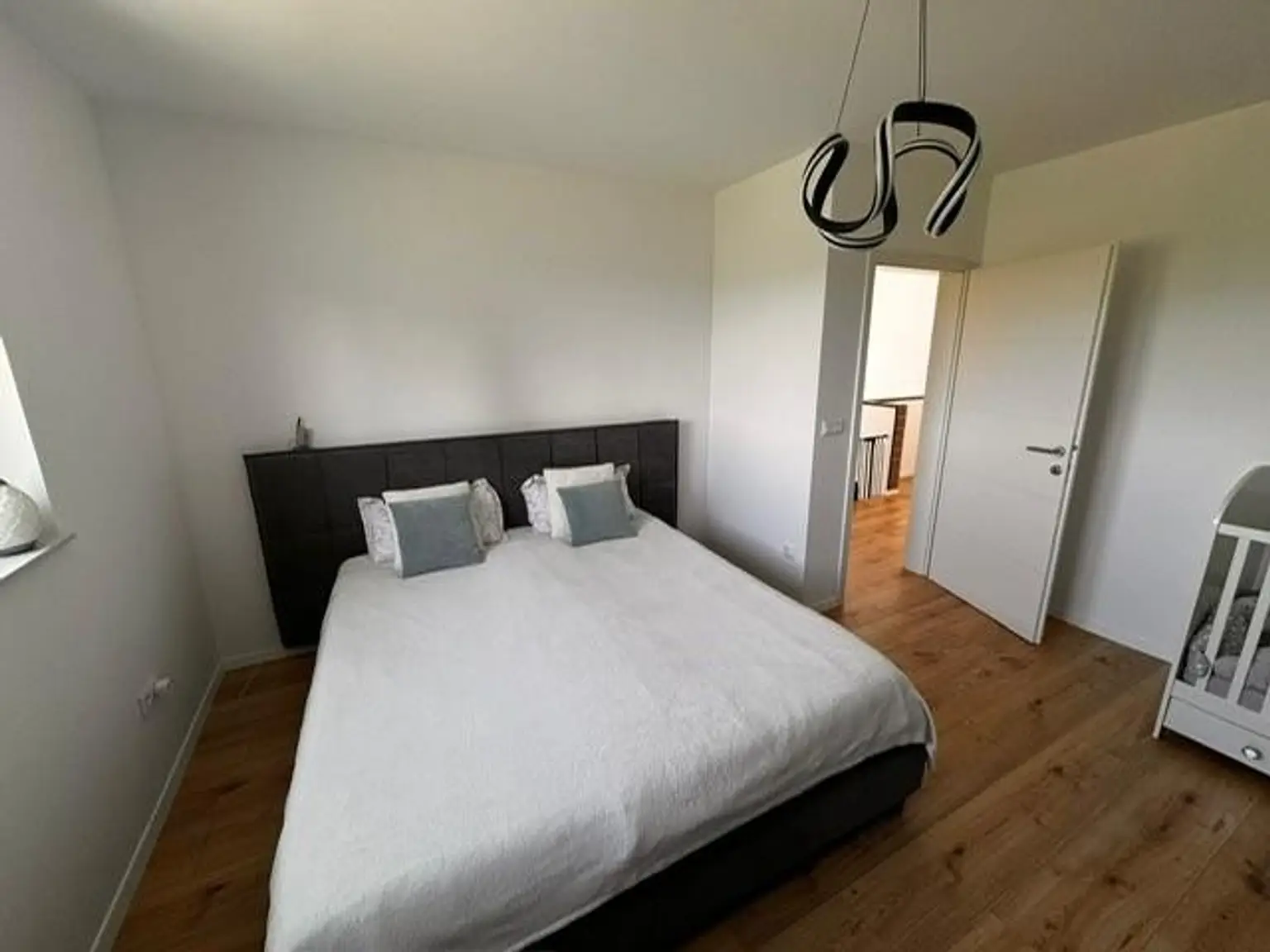 Neuwertiges Wohnhaus in ruhiger Lage