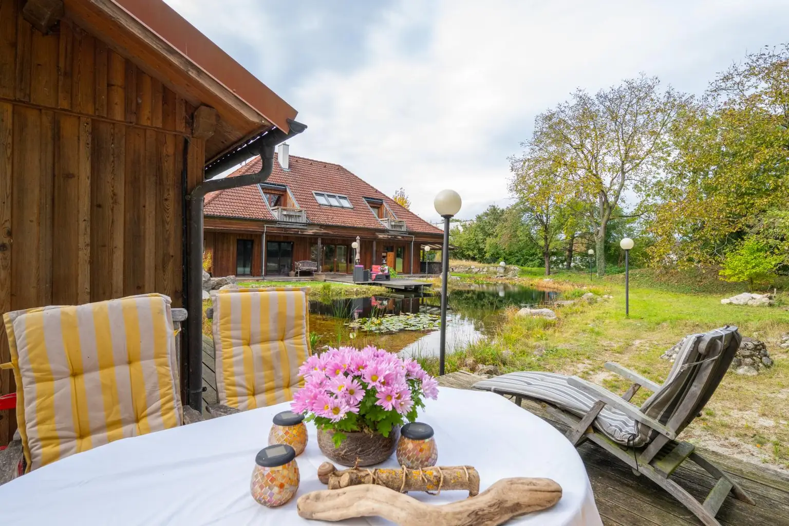 Terrasse beim Gartenhaus