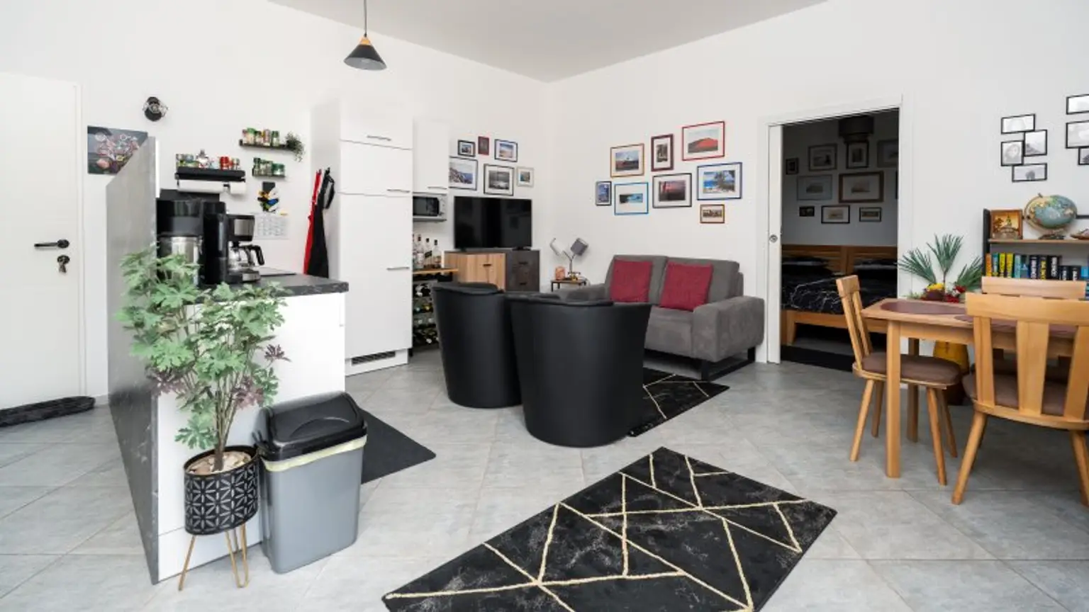 Kapitalanlage mit Potential – 2 Häuser auf Eckgrundstück mit rund 938 m² Grundstücksfläche!