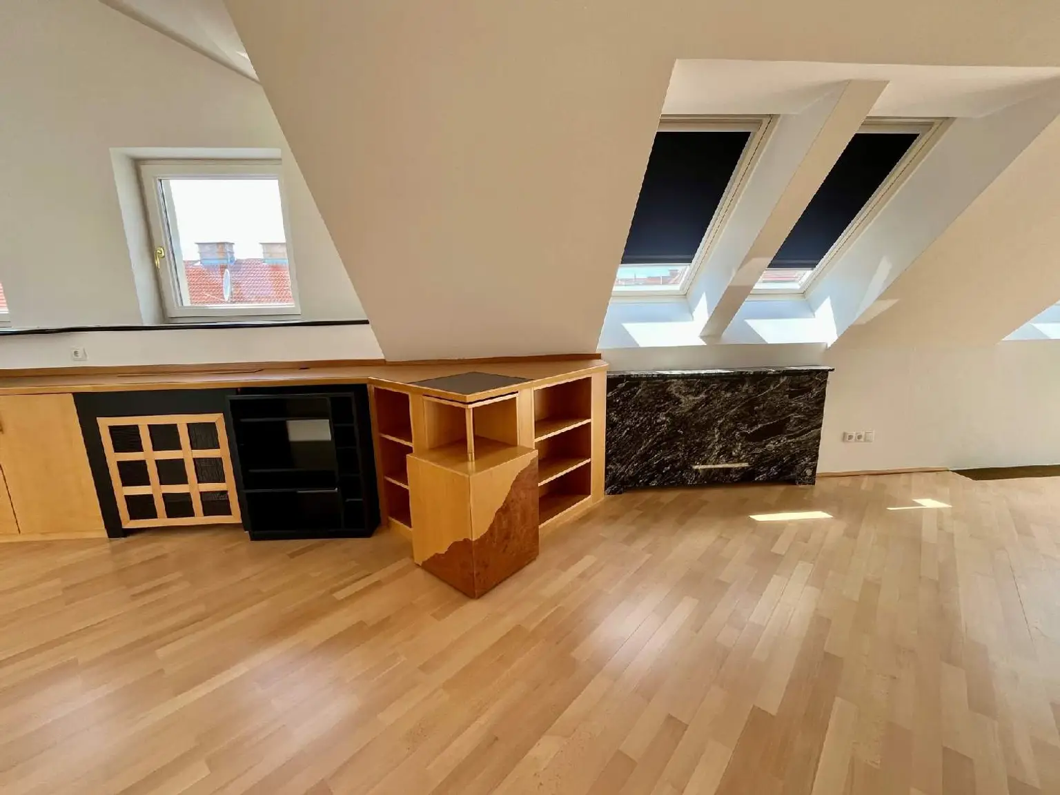 Extravagantes, kultiges 80 ties Retro Chic XXL Penthouse!
Miami Vice meets Raumschiff Enterprise