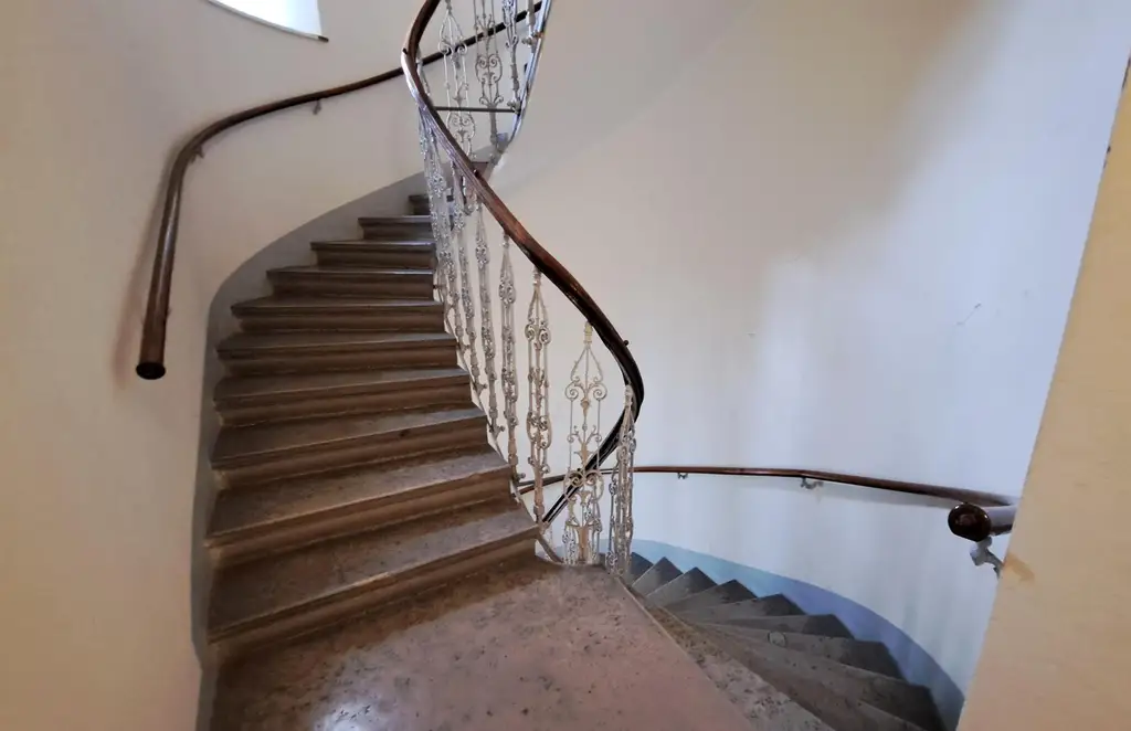 Wohnen mit Wiener Charme – gemütliche 2-Zimmer-Wohnung im Roten Hof, Garagenbox verfügbar