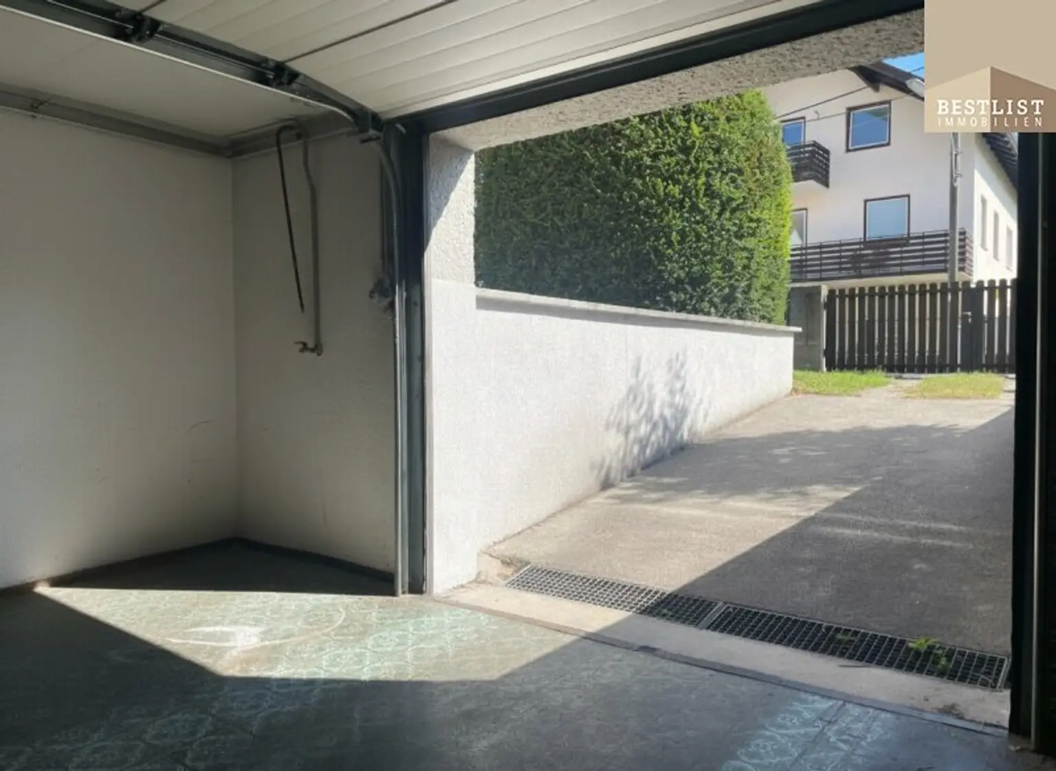 7 Zimmer Haus in Gainfarn - innen mit Renovierungsbedarf
