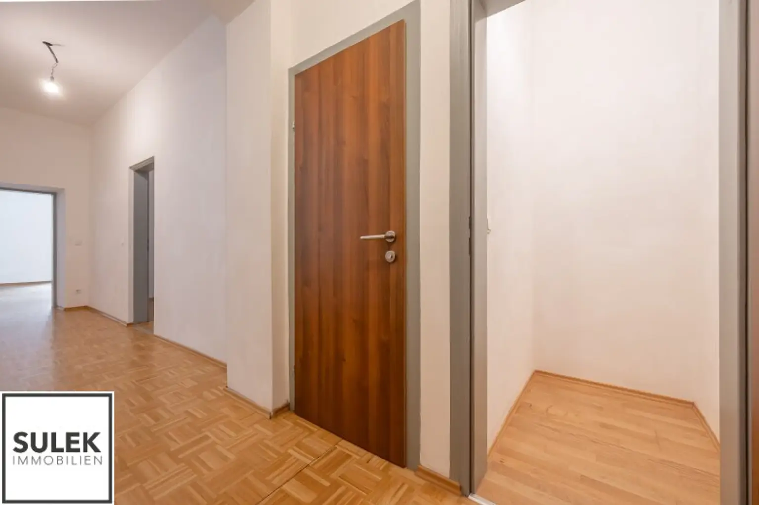 Wohnen direkt bei der Votivkirche: großzügige 2-Zi.-Wohnung (getrennt begehbare Zimmer + Küche)