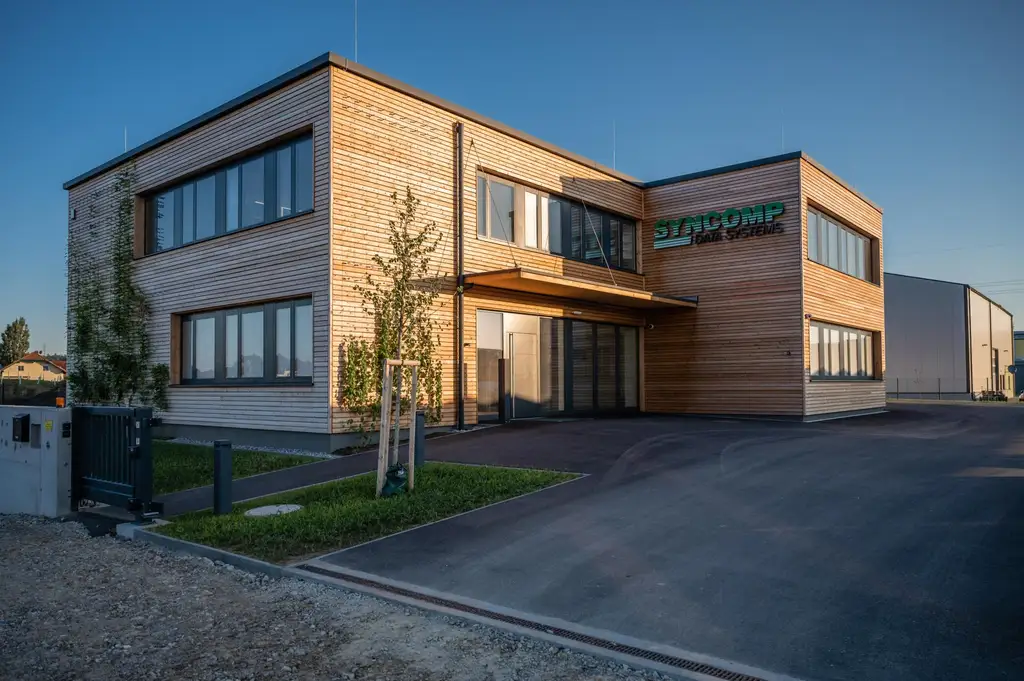 HI TECH BETRIEBSGEBÄUDE