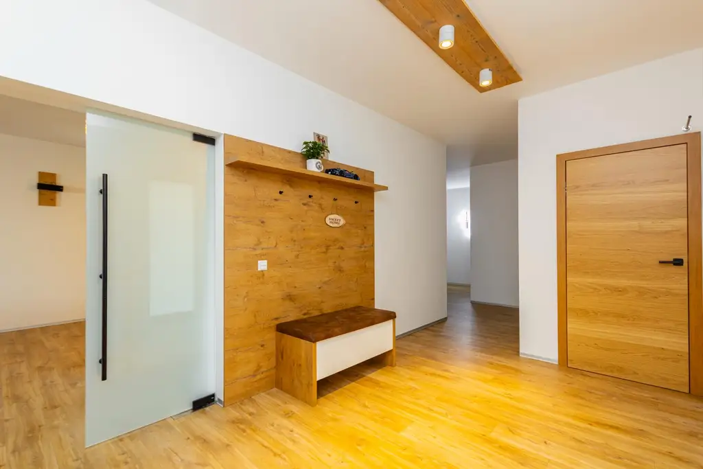 Alles auf einer Ebene – stilvoller Bungalow für höchste Wohnansprüche