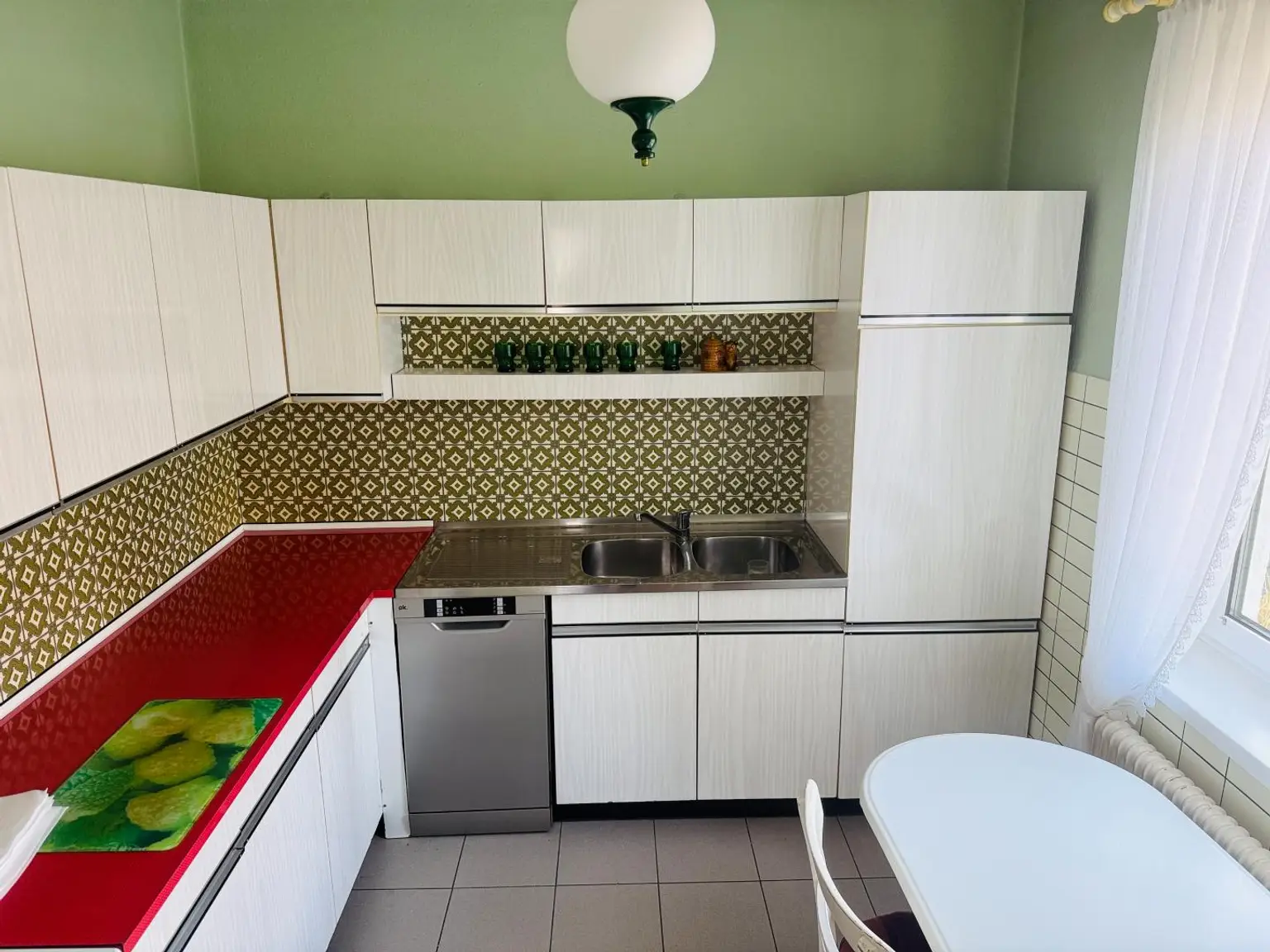 OG Küche mit Blick in den Garten