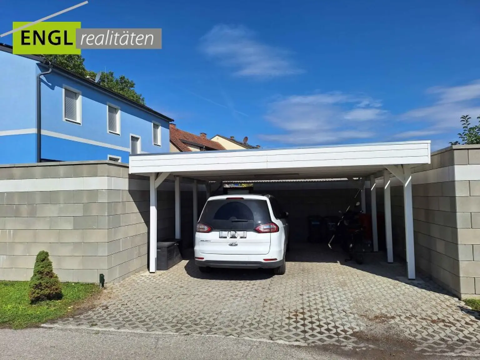 Familien-Idylle mit Pool und nachhaltiger Energieversorgung