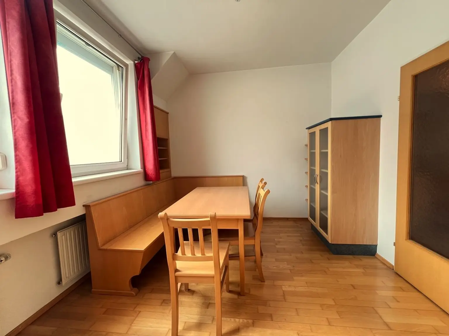 Dachgeschosswohnung, 2 Zimmer Nähe Klinik Ottakring
