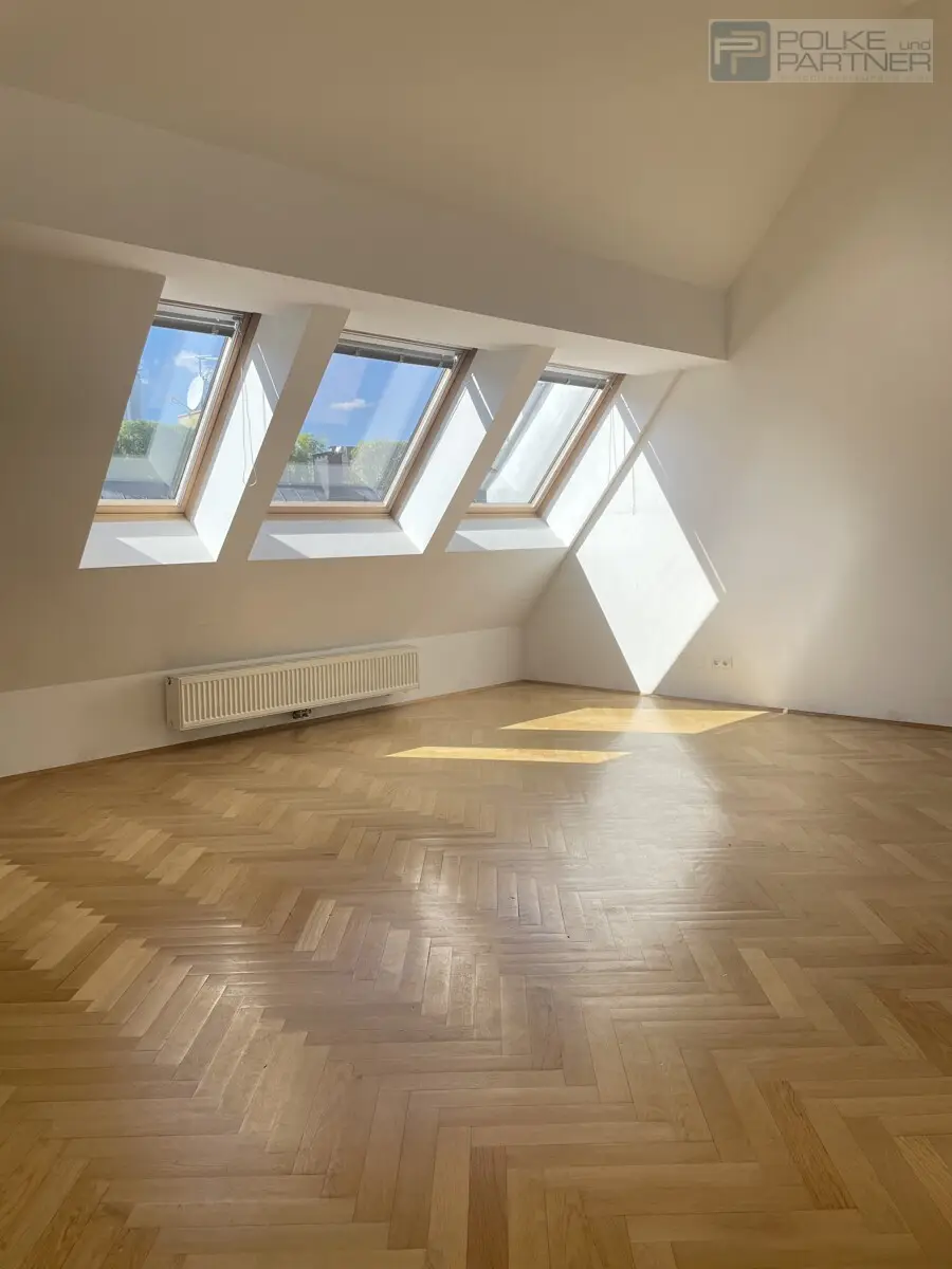 OBENAUF - IM SERVITENVIERTEL