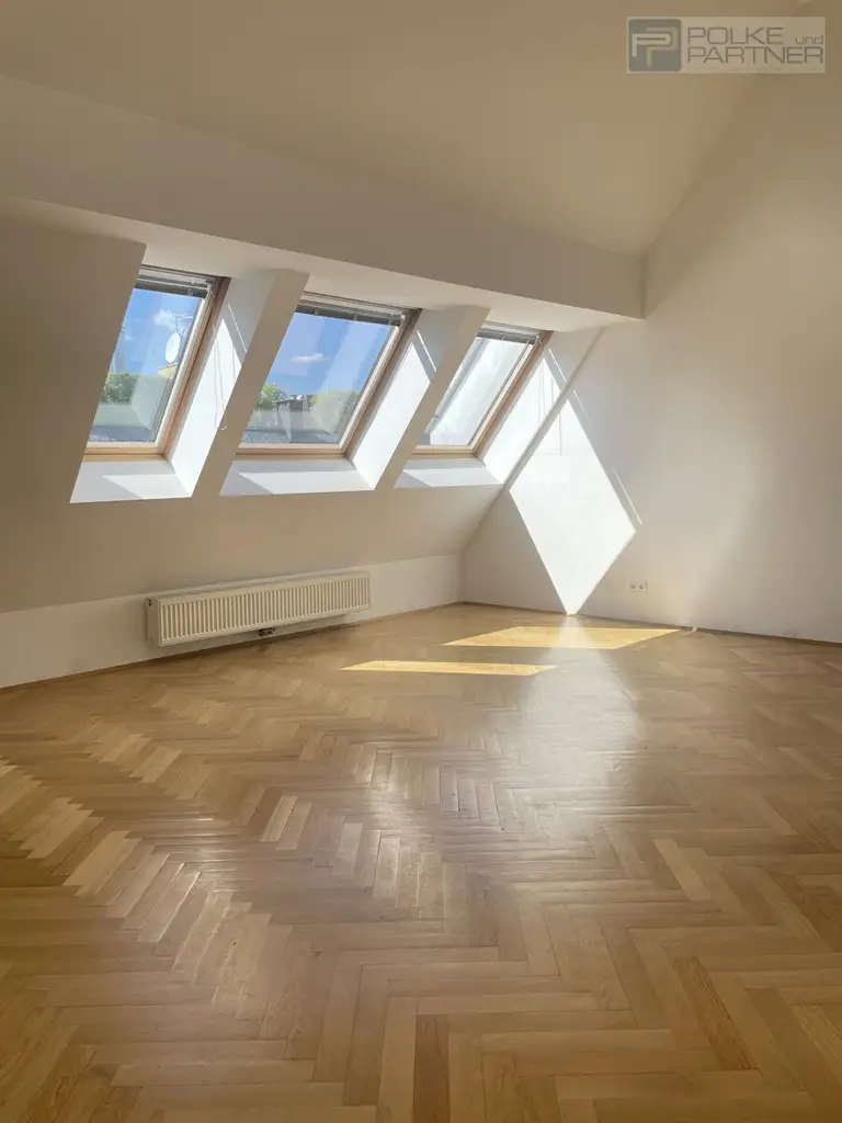 OBENAUF - IM SERVITENVIERTEL