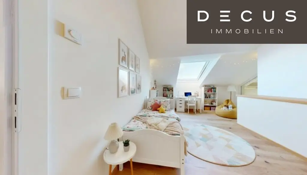 | EXKLUSIVE & LICHTDURCHFLUTETE DACHGESCHOSS - MAISONETTE - WOHNUNG MIT BLICK AUF DEN SCHLOSSBERG | PRIVATER LIFTZUGANG | 2 TERRASSEN | TOP LAGE