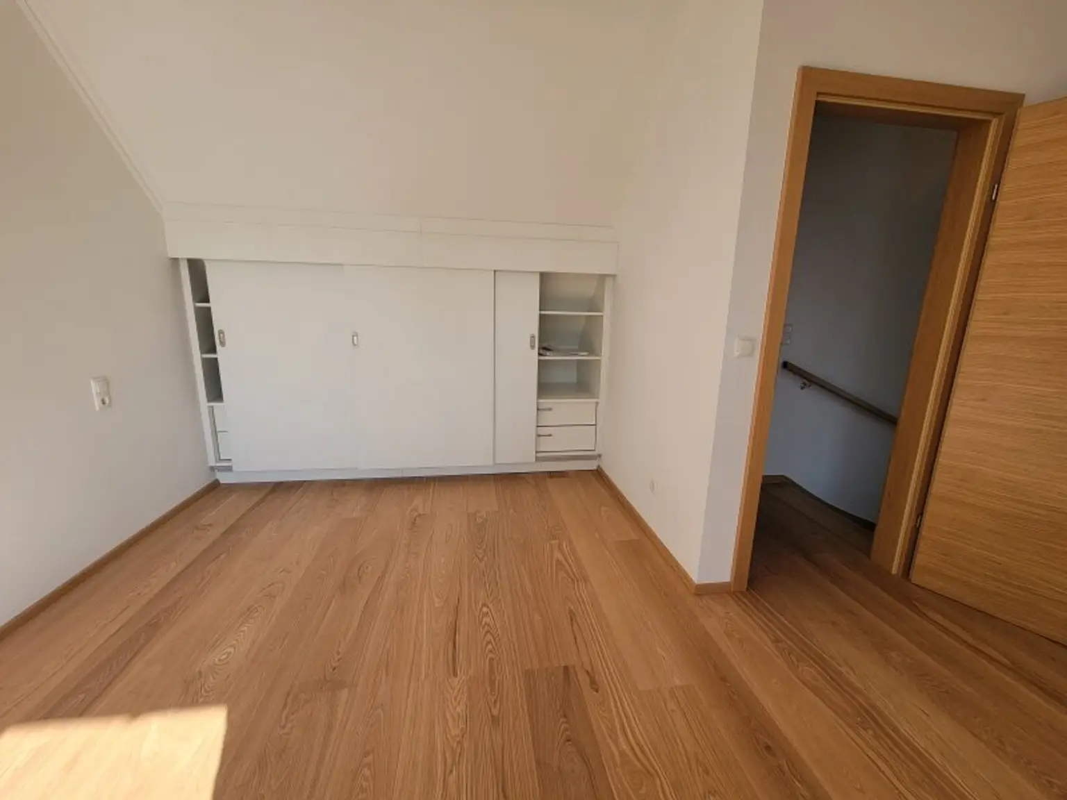 ERSTBEZUG!! MODERNES EINFAMILIENHAUS AM NÖRDLICHEN STADTRAND VON WIEN - 1210 WIEN LEOPOLDAU.
