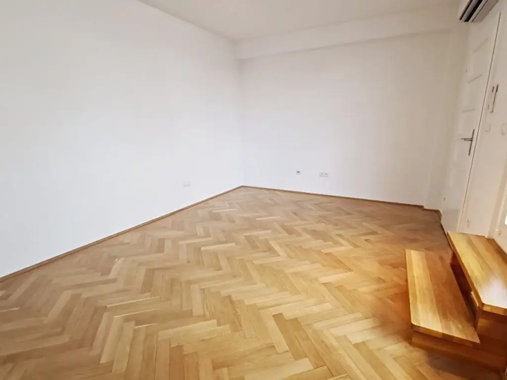 ZELINKAGASSE, DACHGESCHOSS, klimatisierte 157 m2 Maisonette mit 18 m2 Terrasse, 4 Zimmer, Küche, Wintergarten, 2 Bäder, Börse-Nähe