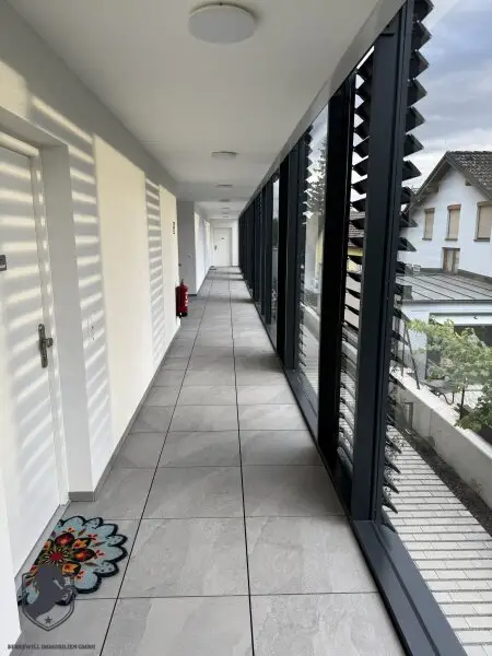 Moderne 3-Zimmer-Wohnung im 1. Stock – Neubau mit Balkon & 2 Parkplätzen