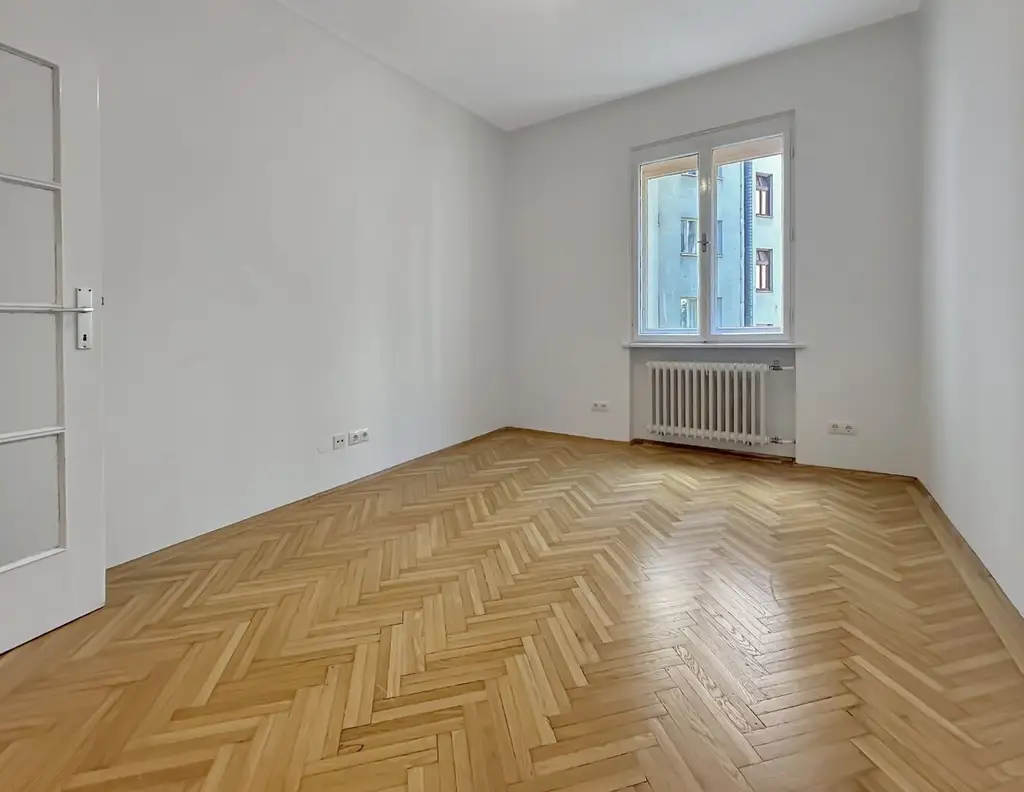 Zentrale 4-Zimmer-Wohnung nahe Karlsplatz