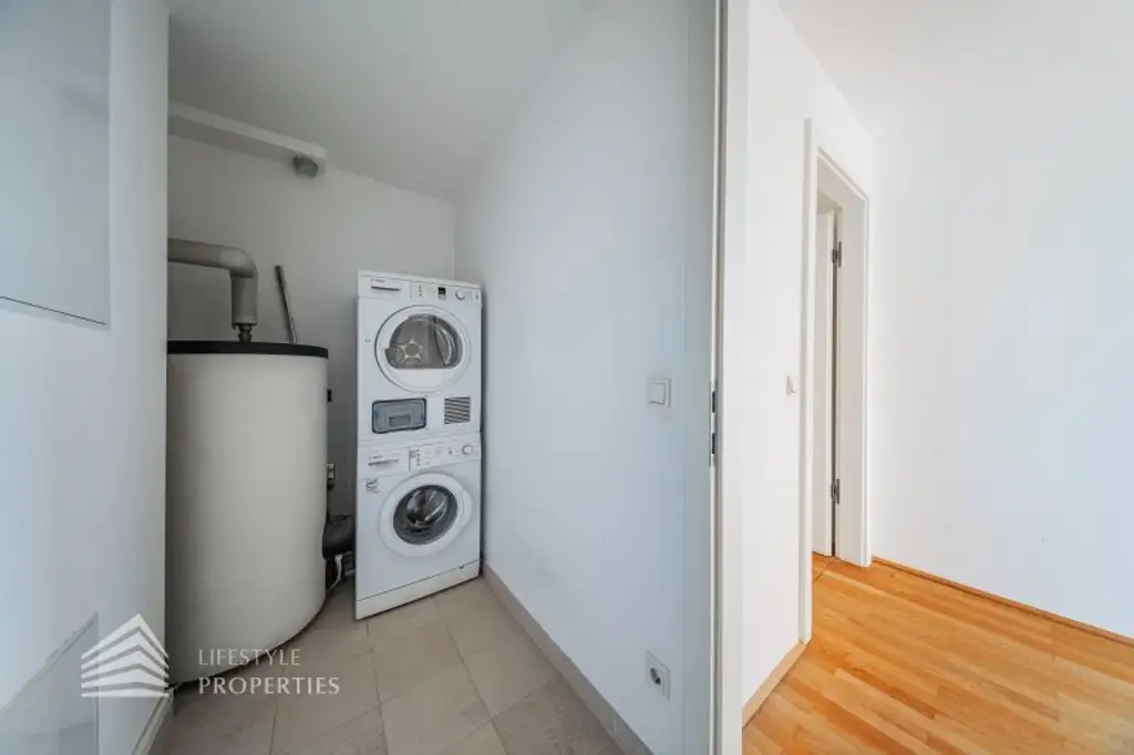 Wunderschöne 5 - Zimmer Wohnung mit Terrasse und Garten