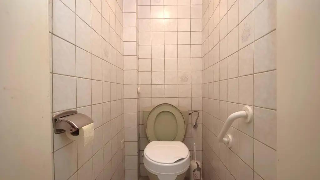 Großzügiges, sanierungsbedürftiges Altbauhaus mit Charakter und Potenzial