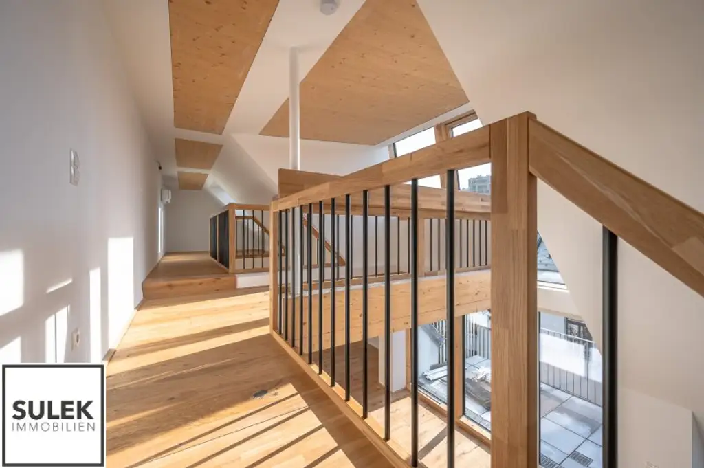 lichtdurchfluteter DG-Erstbezug mit offener Galerie und hochwertiger Ausstattung