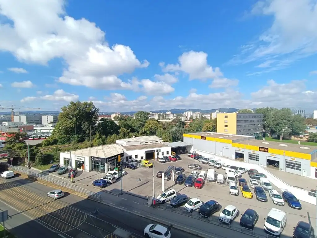2-Zimmer Wohnung mit Weitblick und Loggia im 5. Stock mit Lift! Nähe U6 Dresdner Straße!