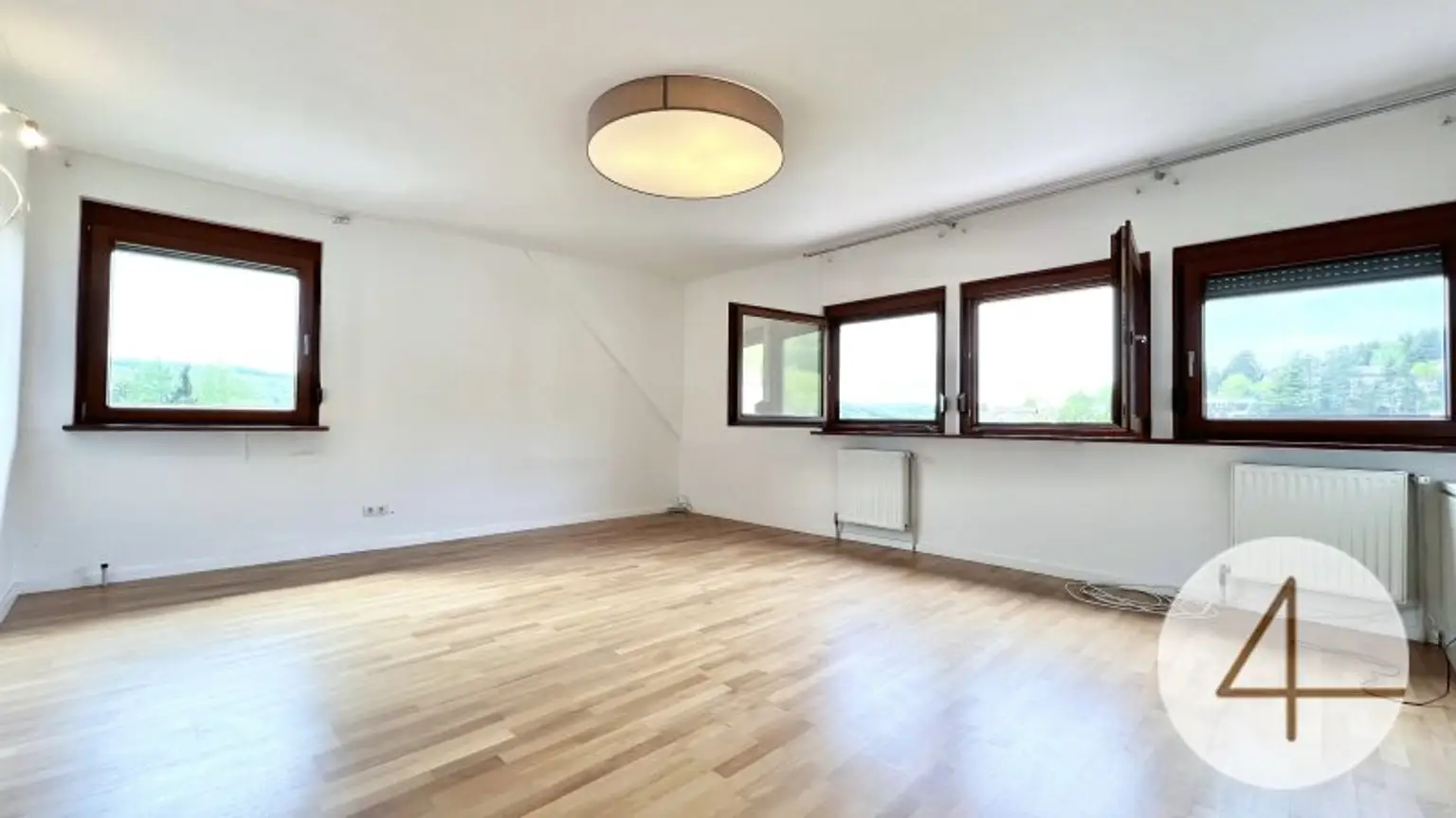 10 Minuten Fahrzeit nach Wien I Klimatisierte Villa mit Weitblick I Wellness, Fitnessraum & Kamin I Terrassen, Balkon & Garten I Hochwertige Ausstattung