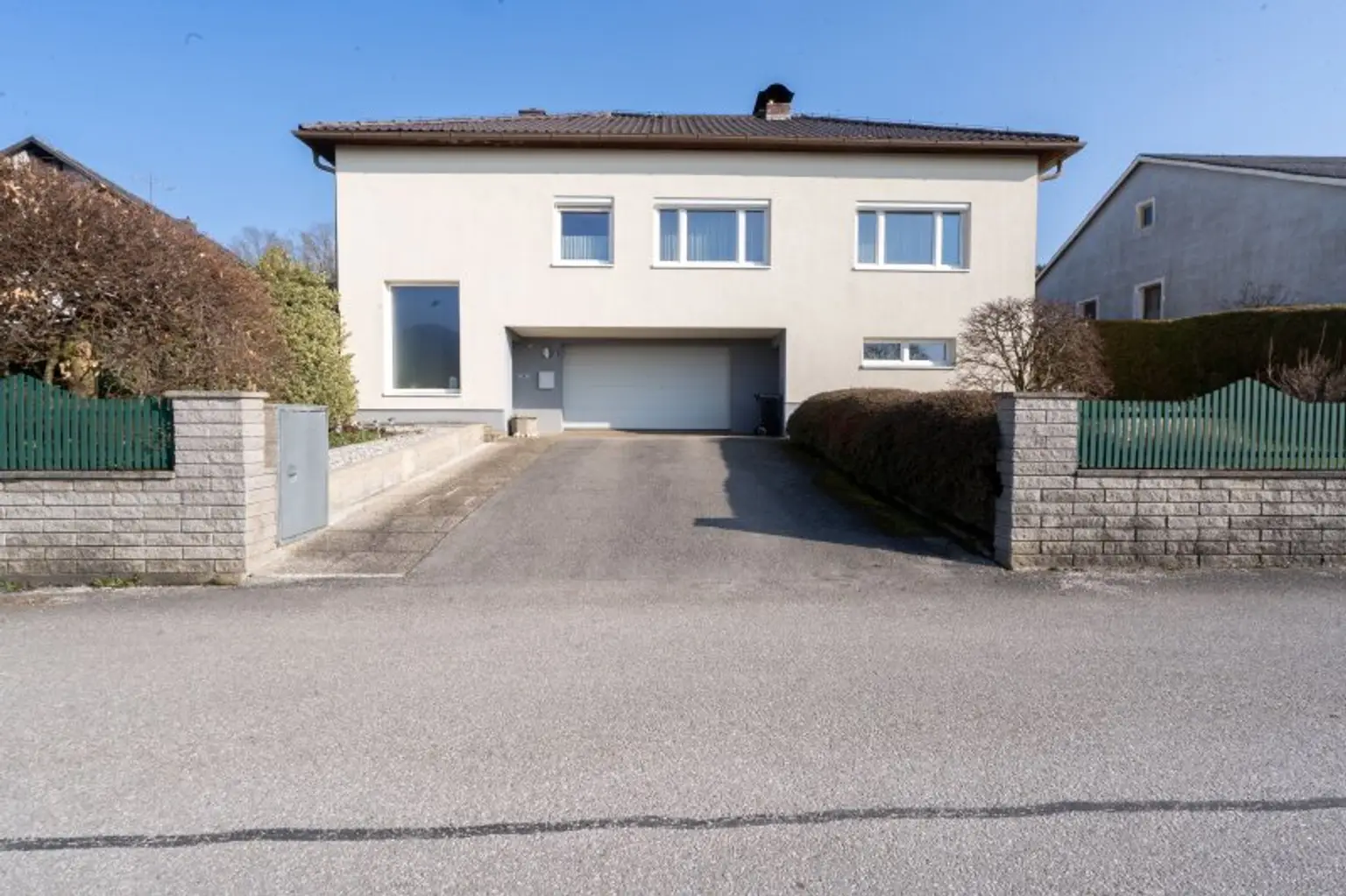 Charmantes Einfamilienhaus mit großzügigem Garten und Pool in Behamberg zu kaufen!