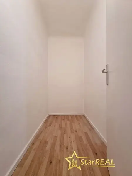 FERNWÄRME-HEIZUNG! ÄUSSERST GEPFLEGTE 3 ZIMMER-WOHNUNG IM 2. LIFTSTOCK. ZENTRALE, RUHIGE LAGE.