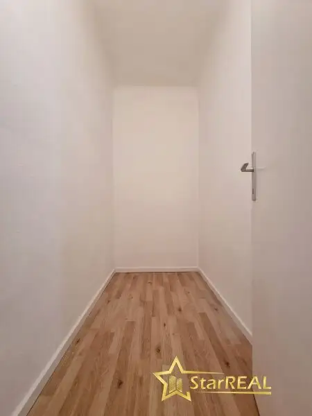 FERNWÄRME-HEIZUNG! ÄUSSERST GEPFLEGTE 3 ZIMMER-WOHNUNG IM 2. LIFTSTOCK. ZENTRALE, RUHIGE LAGE.