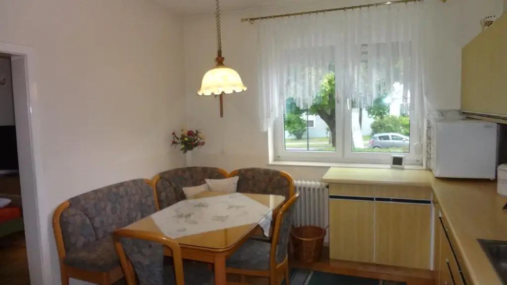 Einfamilienhaus mit Garten und Halle!