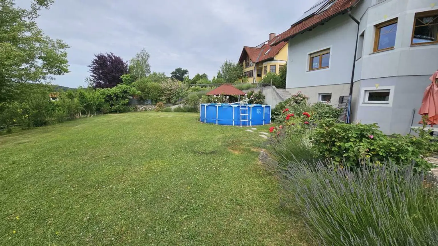 ** Traumhaftes Wohlfühlhaus in ländlicher Idylle trifft Stadtnähe  - nur 15km nach Graz **  Familienparadies mit erstklassiger Infrastruktur **
