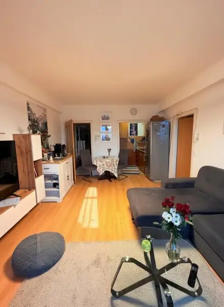 Gut geschnittene 2-Zimmer-Wohnung mit kleinem Balkon - U-Bahn Nähe