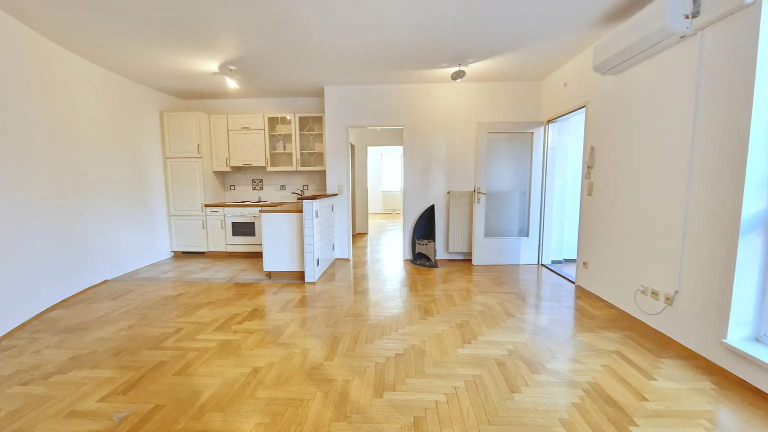 Wohnzimmer mit Kochnische