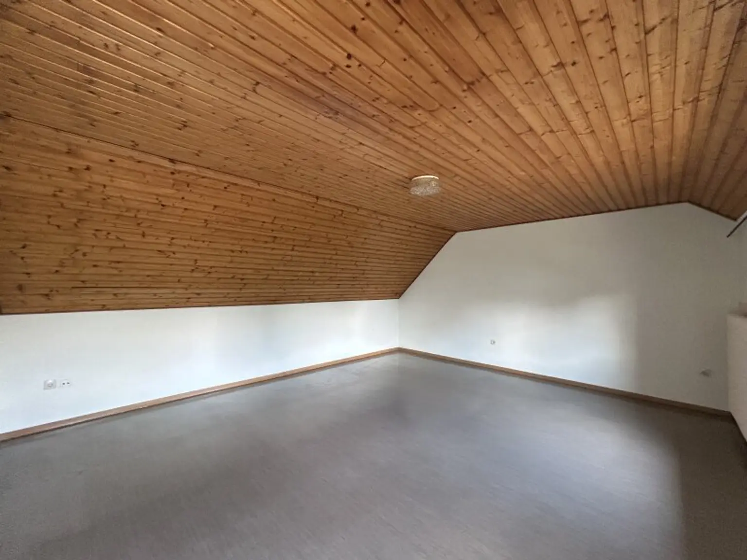 +++Charmantes Mehrfamilienhaus mit weitläufigem Naturgarten und vielseitigen Nutzungsmöglichkeiten!+++