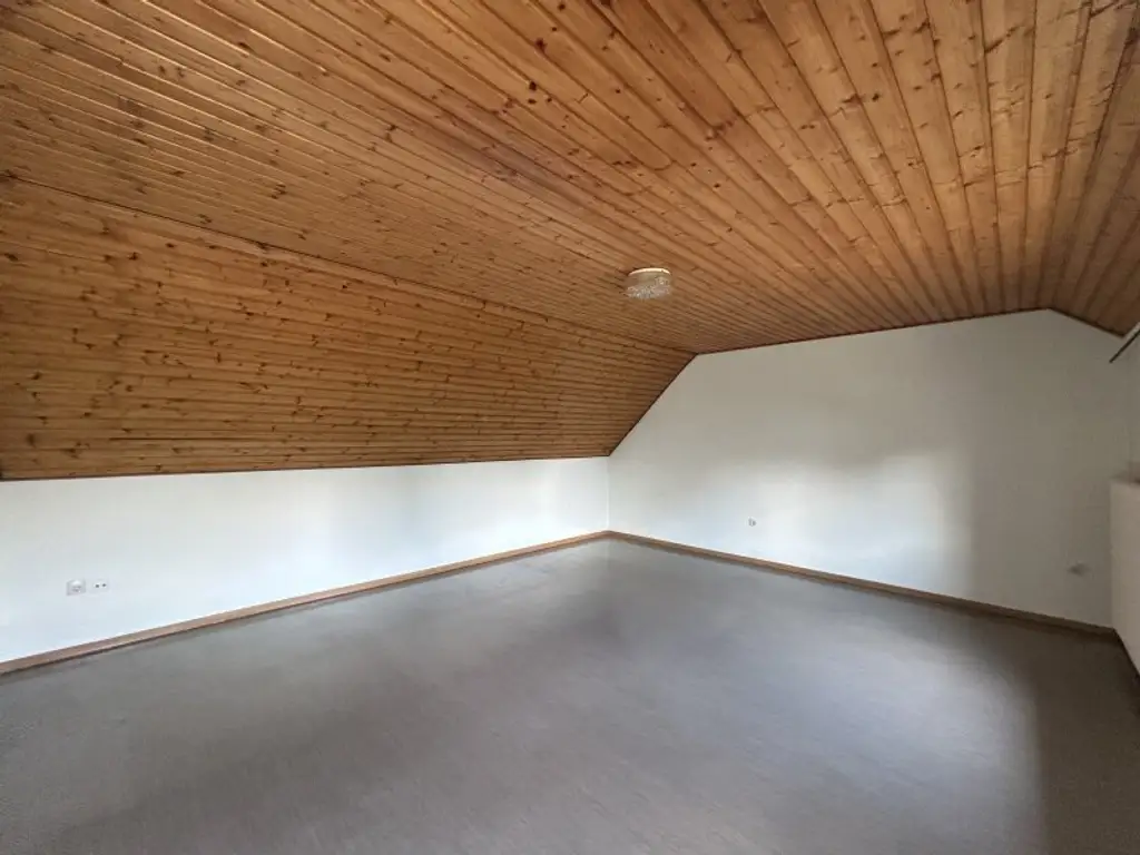 +++Charmantes Mehrfamilienhaus mit weitläufigem Naturgarten und vielseitigen Nutzungsmöglichkeiten!+++