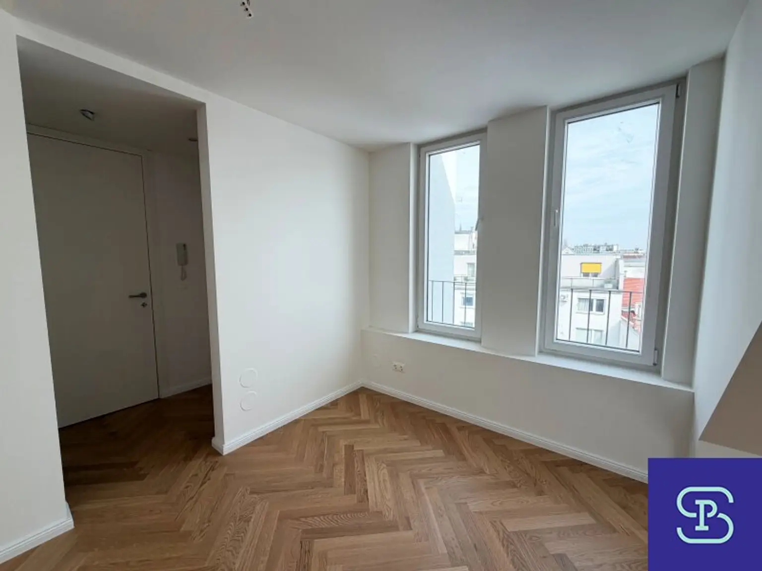 Wohnzimmer mit Eingangsbereich