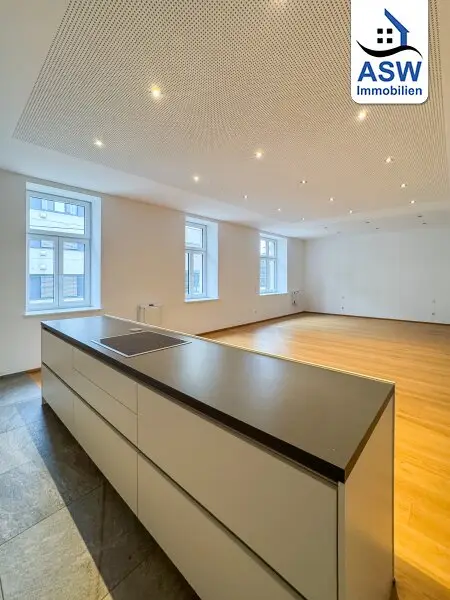 Perfekte Lage!! Top-moderne Altbauwohnung mit Balkon und Sauna in der Hauptstraße