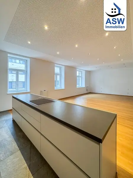 Perfekte Lage!! Top-moderne Altbauwohnung mit Balkon und Sauna in der Hauptstraße