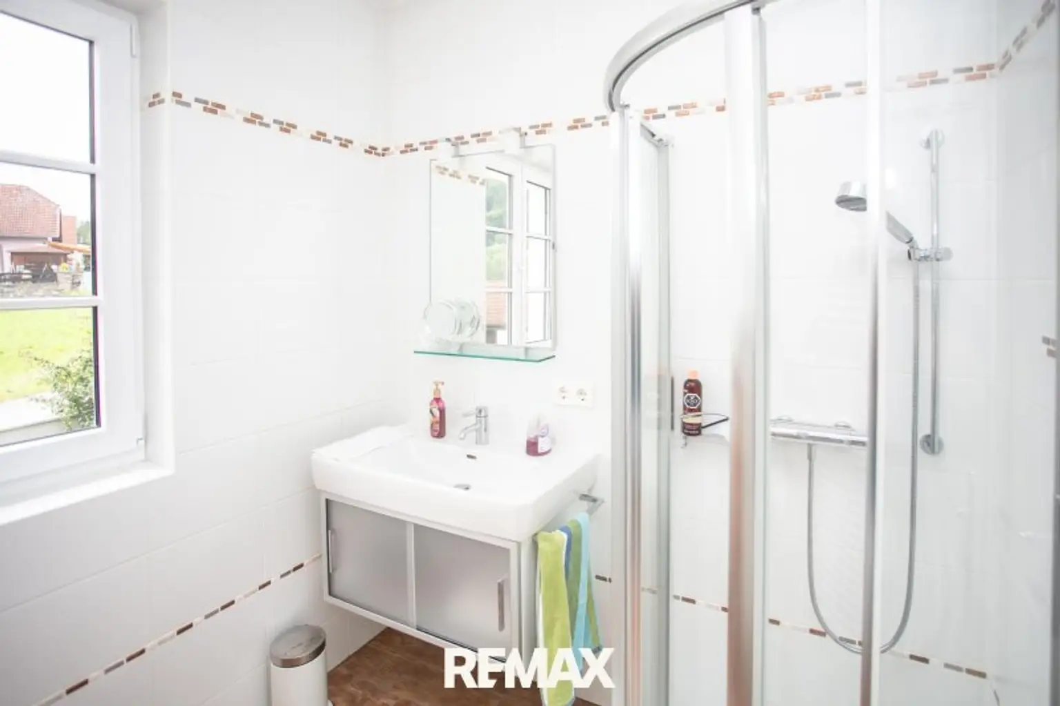 OG-Badezimmer beim Schlafzimmer