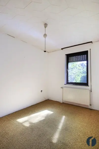 Einfamilienhaus mit Sanierungsbedarf in ruhiger Lage
