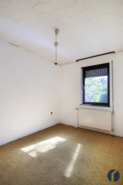 Einfamilienhaus mit Sanierungsbedarf in ruhiger Lage
