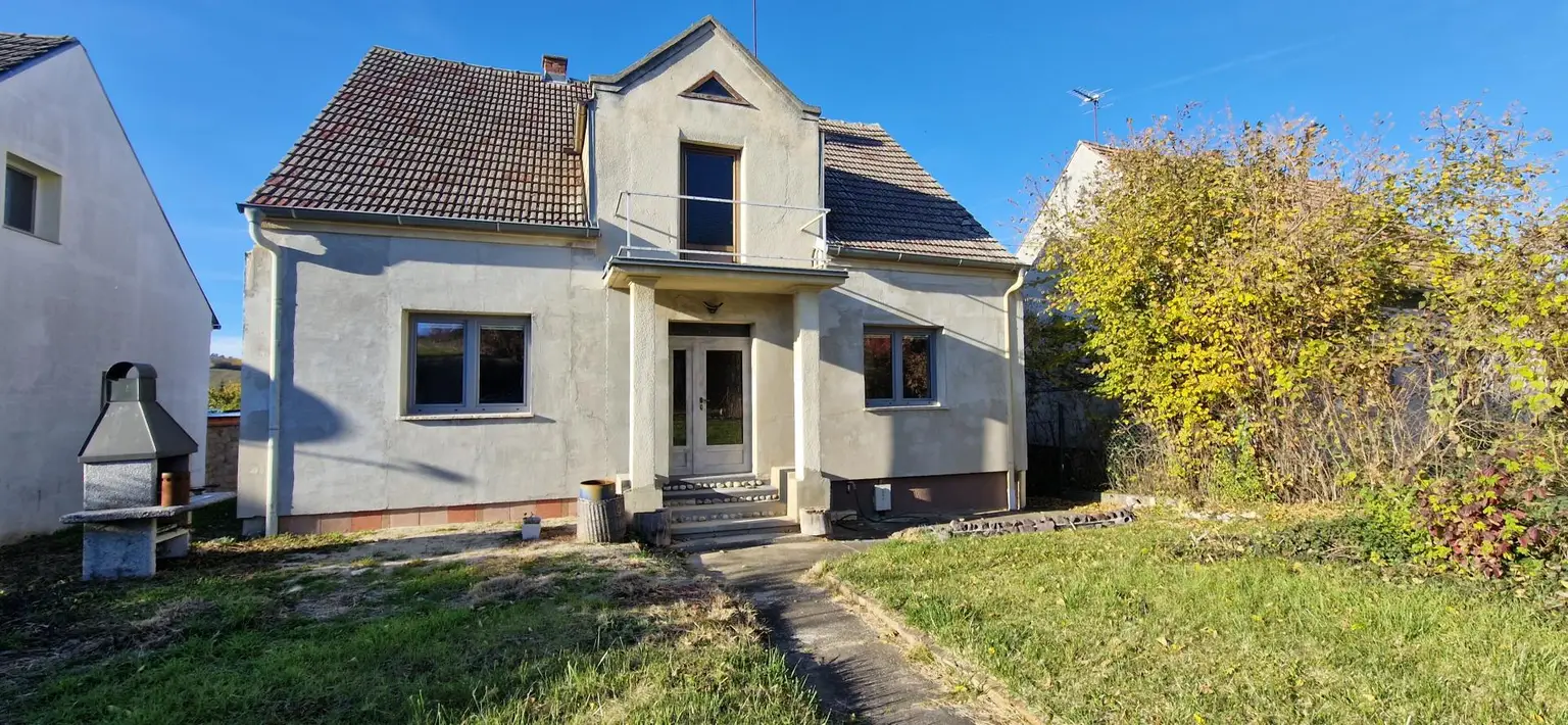 Freistehendes Wohnhaus mit Garten