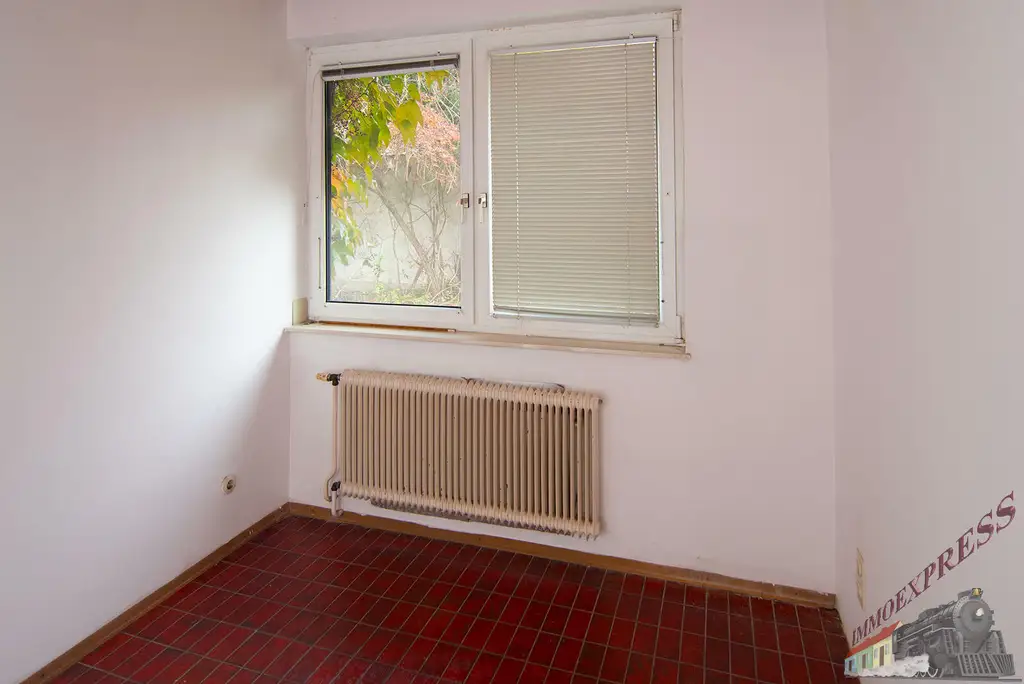 Architektenhaus mit Schwimmhalle in Ruhelage