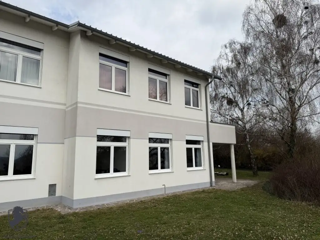 Bürogebäude nahe Haubiversum – Arbeiten mit Ötscherblick