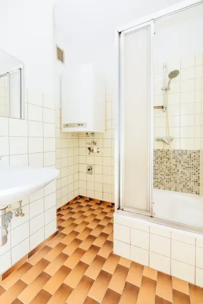 GEIDORF I ZENTRALE STADTLAGE I GRÜNBLICK I RUHIGES WOHNUMFELD I BADEZIMMER MIT DUSCHE UND FENSTER I PROJEKT WOHNEN I