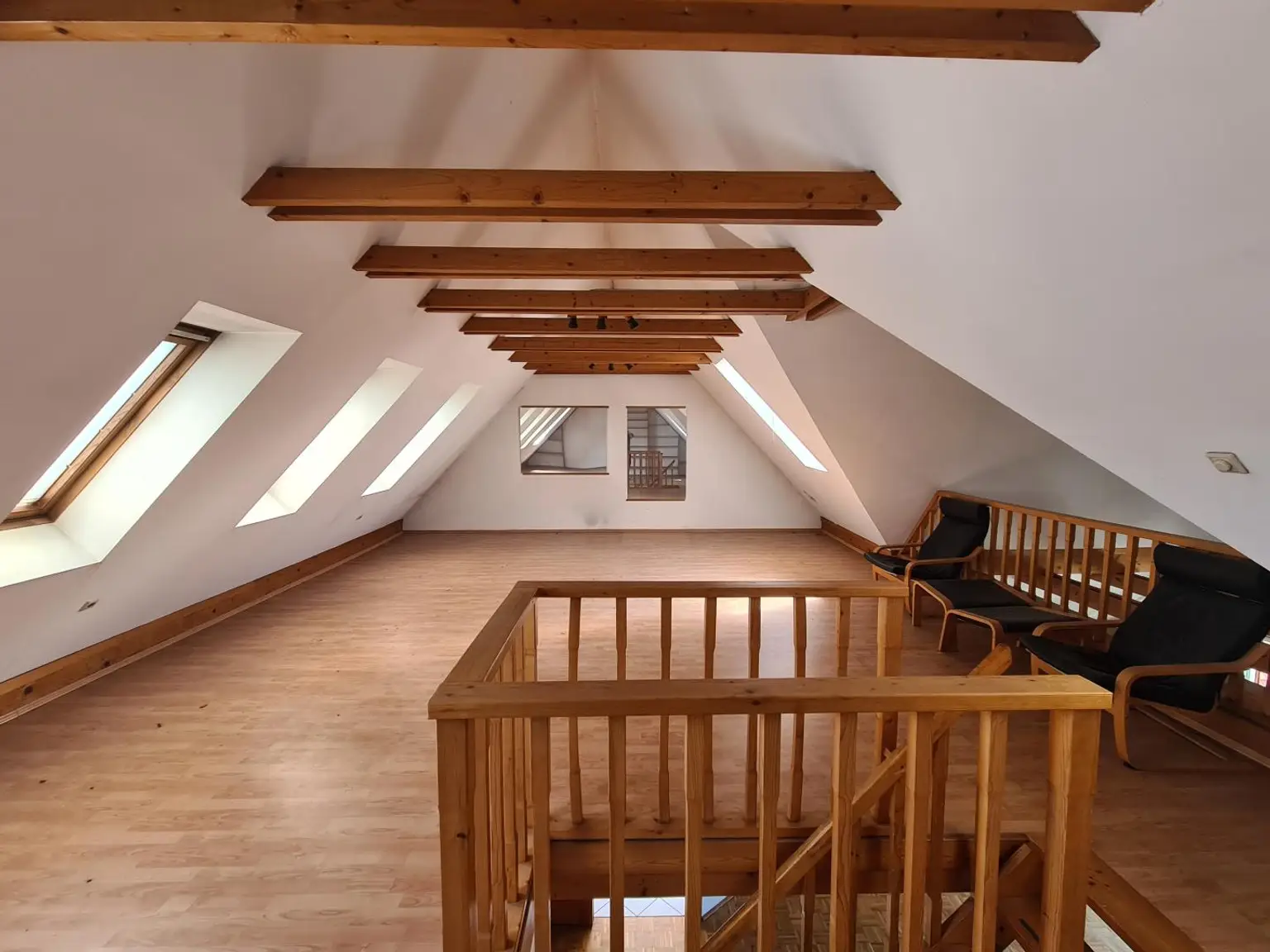 Galeriewohnung auf zwei Ebenen - eigene Garage - Balkon in den Innenhof - sehr gute Infrastruktur