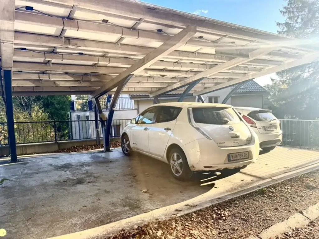 Beletage in Waldrandlage, große Terrasse, Gartennutzung, Carport, energieeffizient, Grünblick