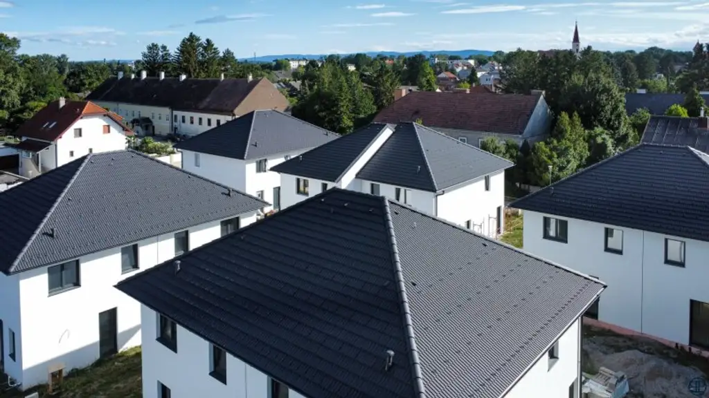 Erstbezug in herrlich ruhiger & sonniger Lage
