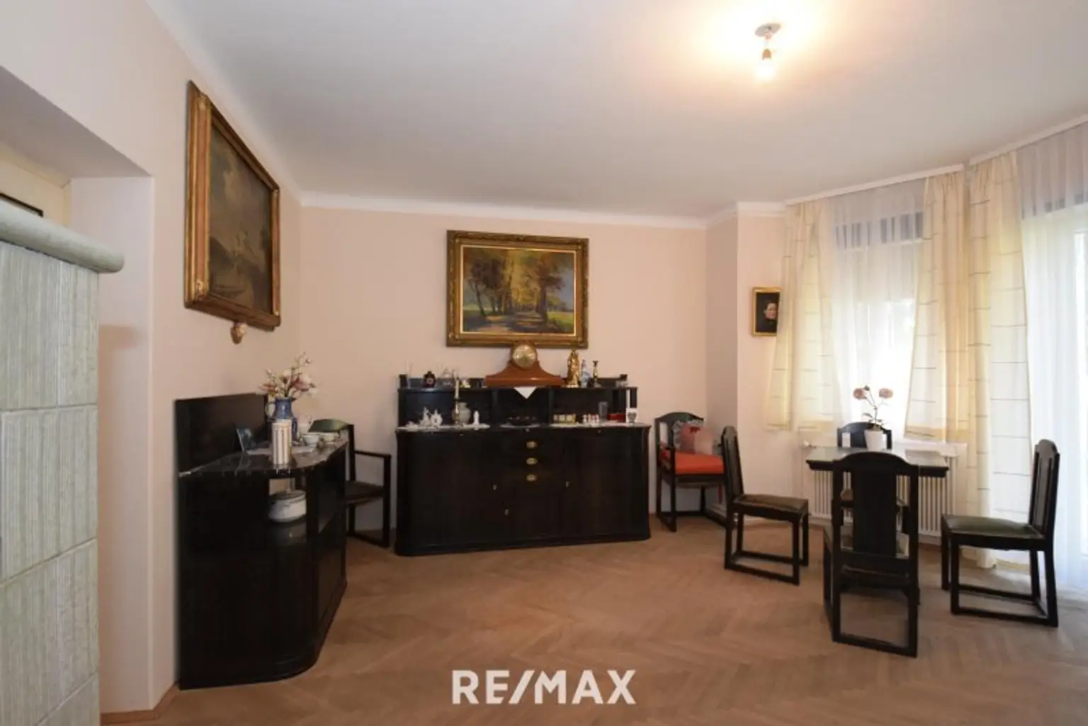 Wohnzimmer mit Zugang in den Garten