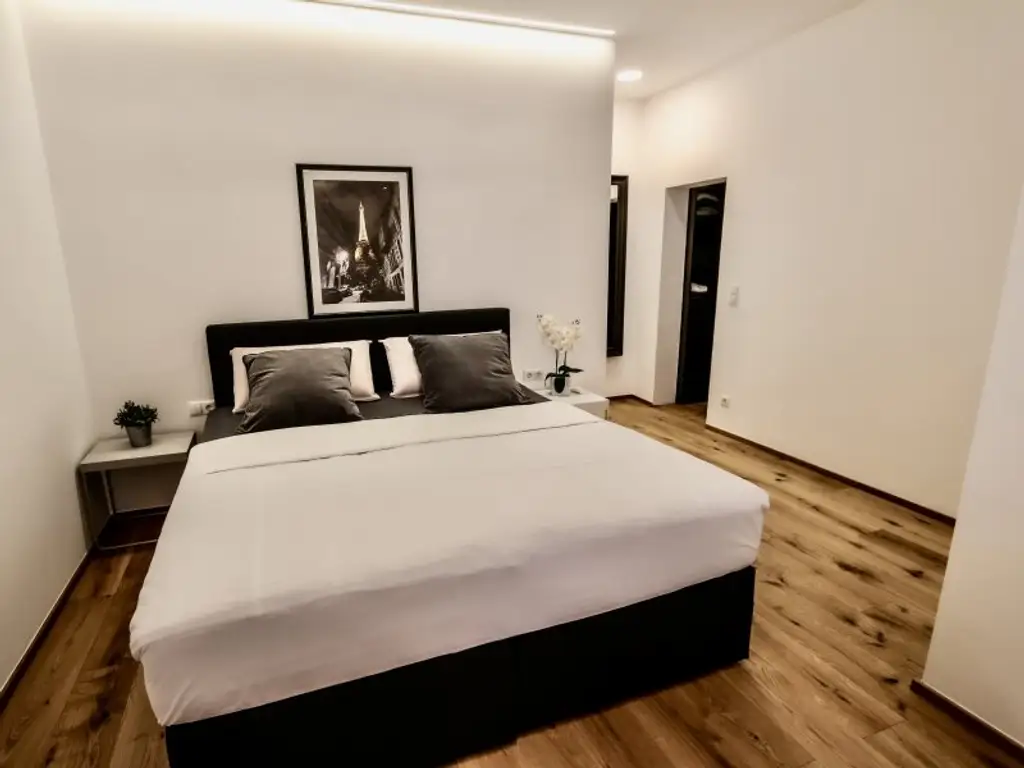 Hideaway im Innenhof - Großartige, vollmöblierte 2-Zimmer-Wohnung in klassischem Gründerzeithaus in U-Bahn-Nähe