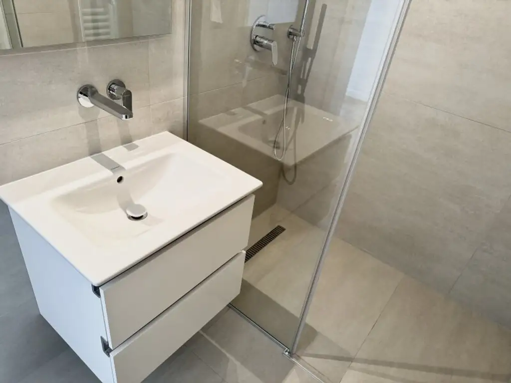 Citynah & modern: sanierte & helle 2-Zimmer-Wohnung in Bestlage zur Mariahilfer Straße